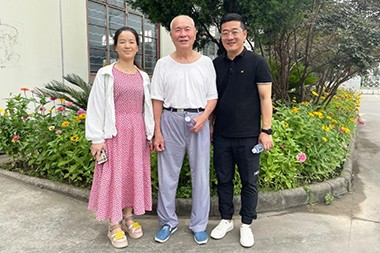 Monghali He Shijun, mothehi oa JINHAILUO, o etetse ZHOUSHAN JWELL Screw&Barrel Co.,LTD.